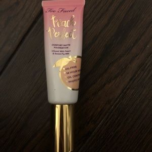 Peach perfect comfort matte foundation